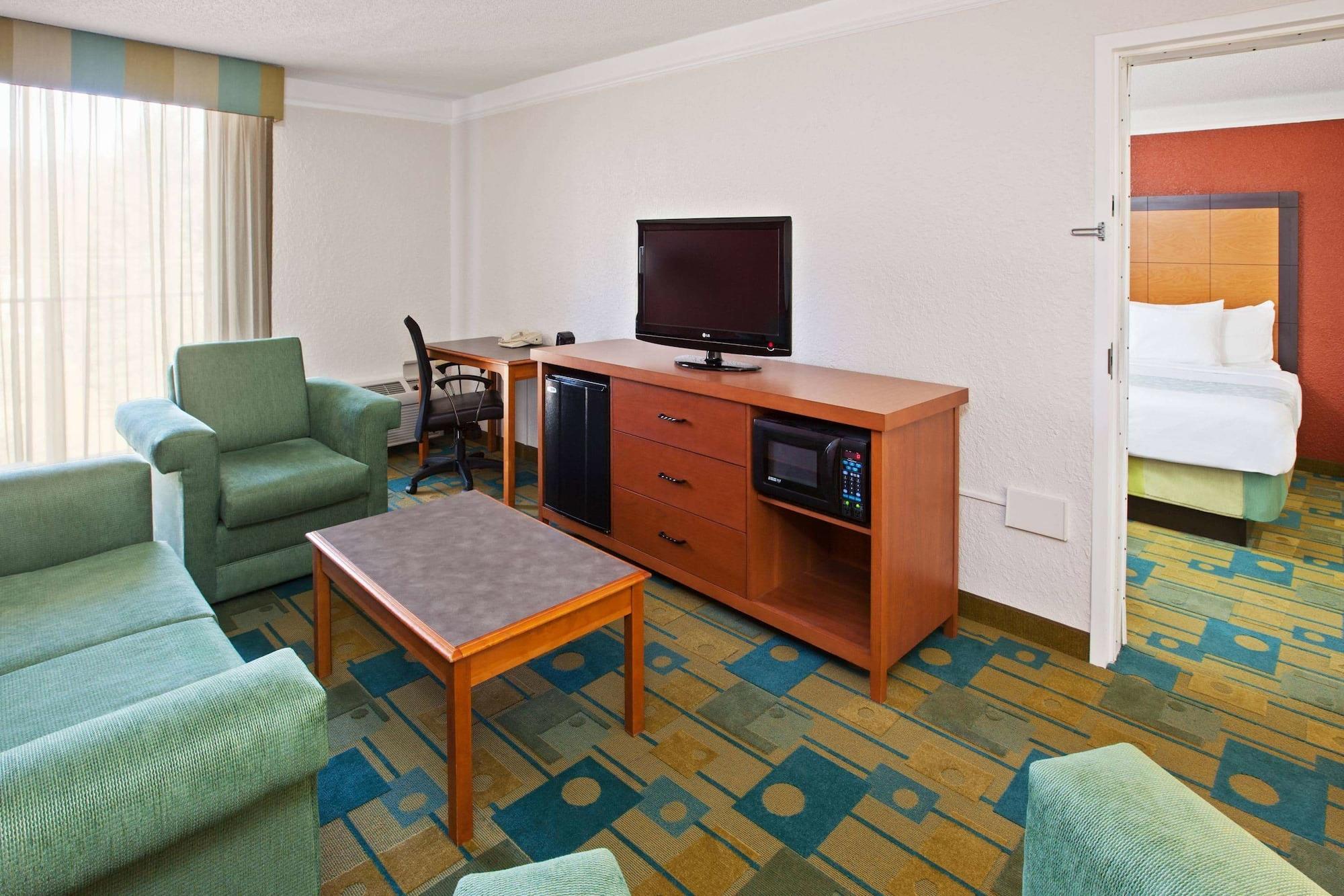 La Quinta By Wyndham Nashville Airport/Opryland Exterior photo