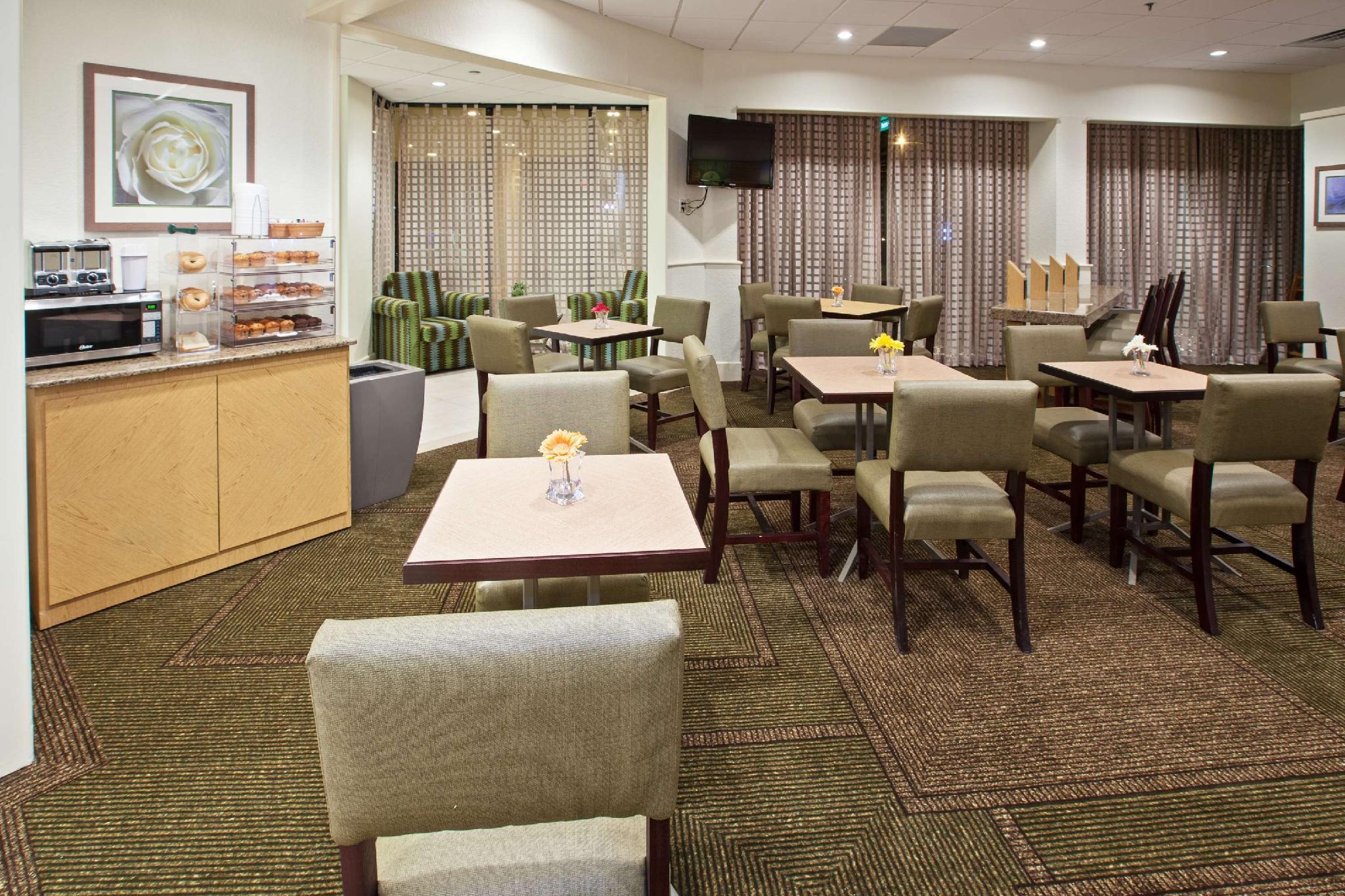 La Quinta By Wyndham Nashville Airport/Opryland Exterior photo