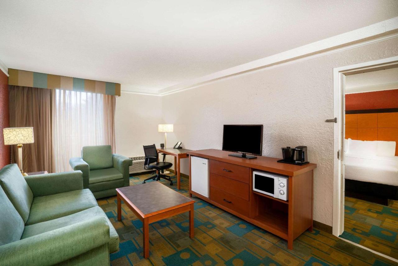 La Quinta By Wyndham Nashville Airport/Opryland Exterior photo