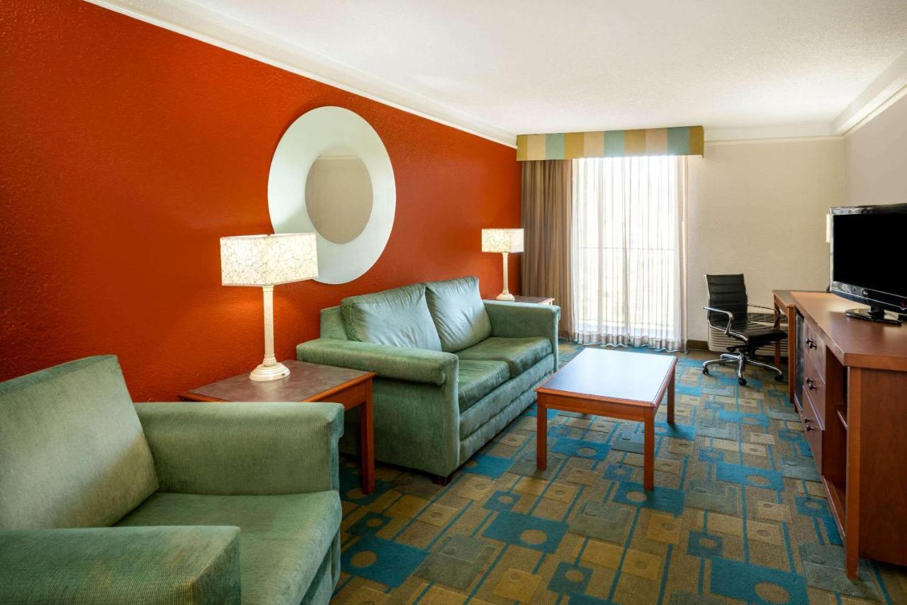 La Quinta By Wyndham Nashville Airport/Opryland Exterior photo