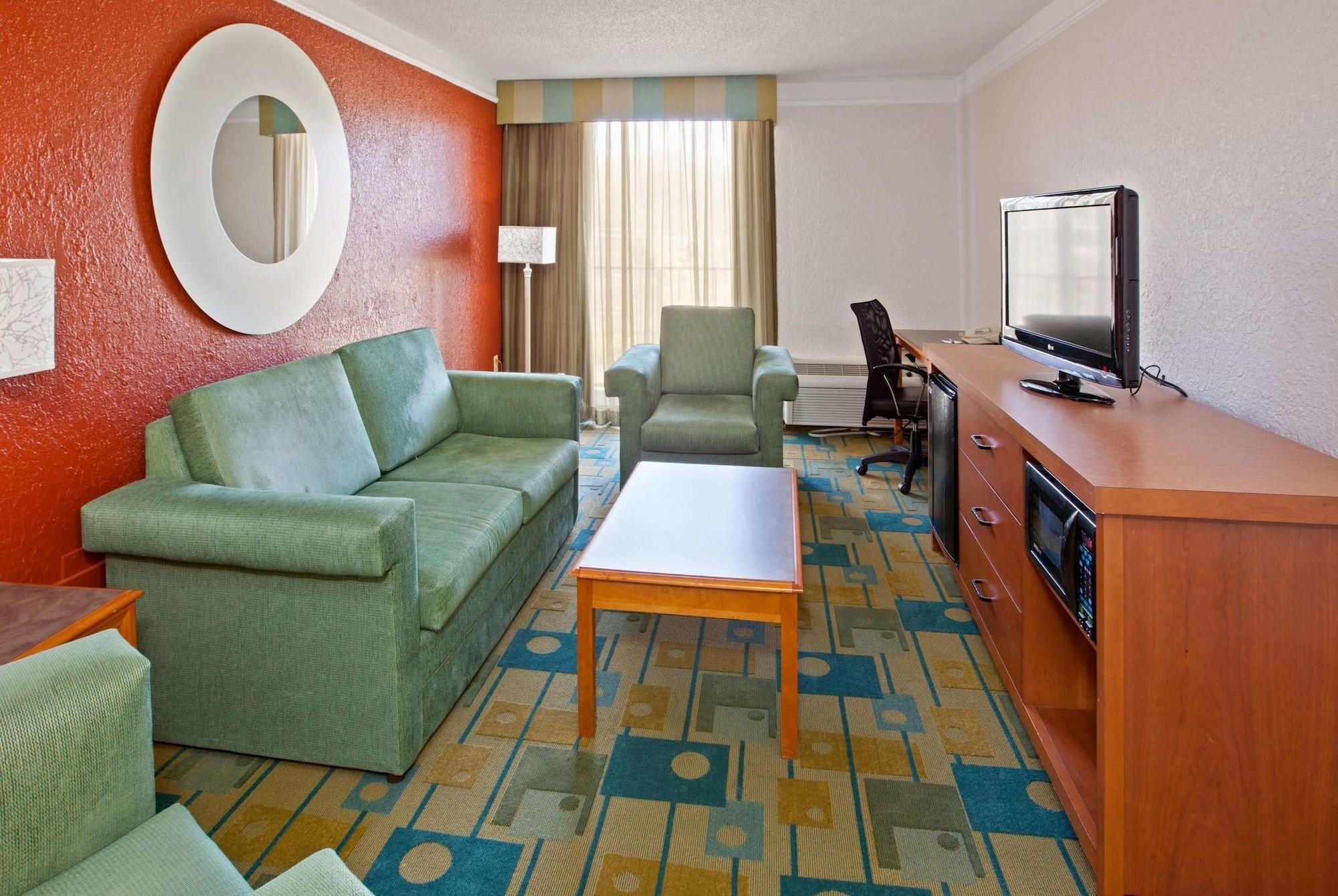 La Quinta By Wyndham Nashville Airport/Opryland Exterior photo